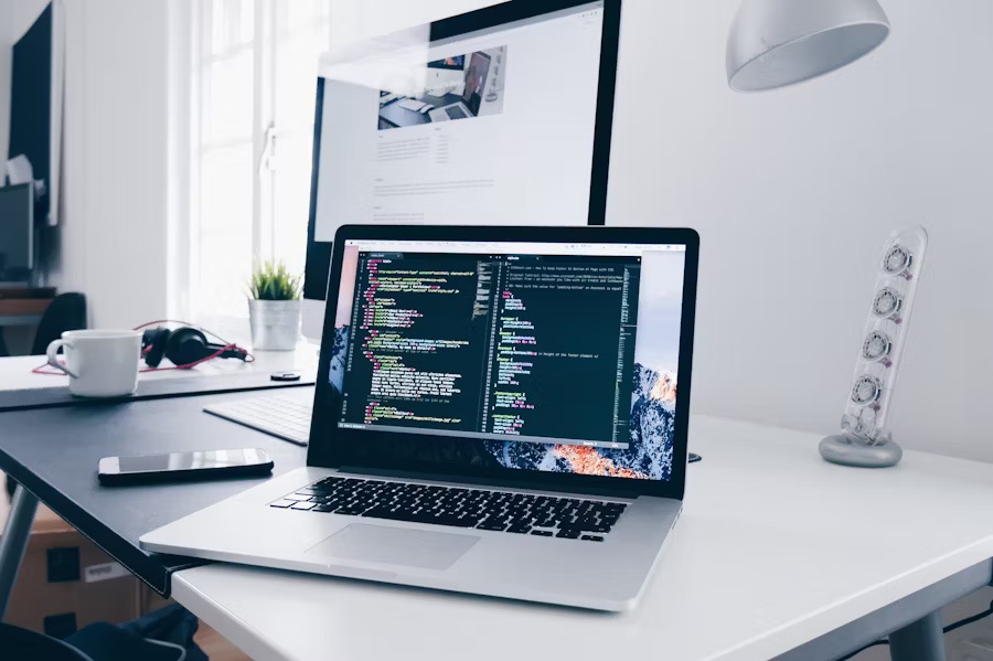 Computer workspace for independent projects